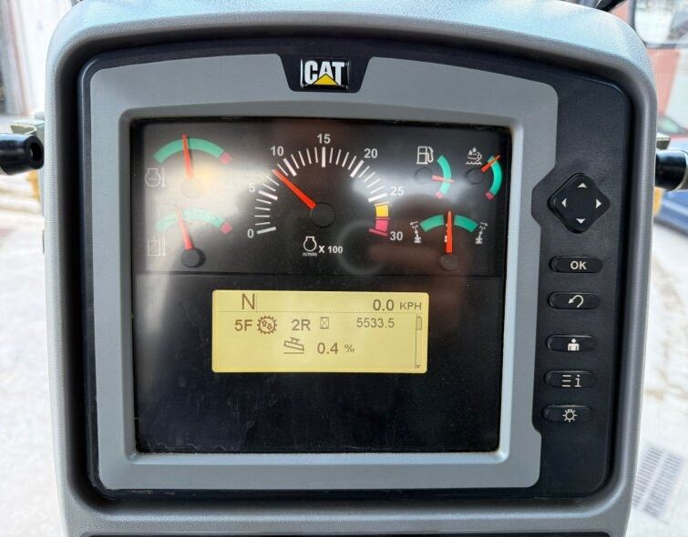 CATERPILLAR  140 AWD ***IMPECCABLE***